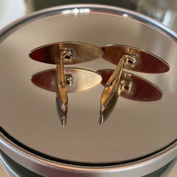 Vtg gold tone oval shaped cuff links with red stone - Picture 4 of 4
